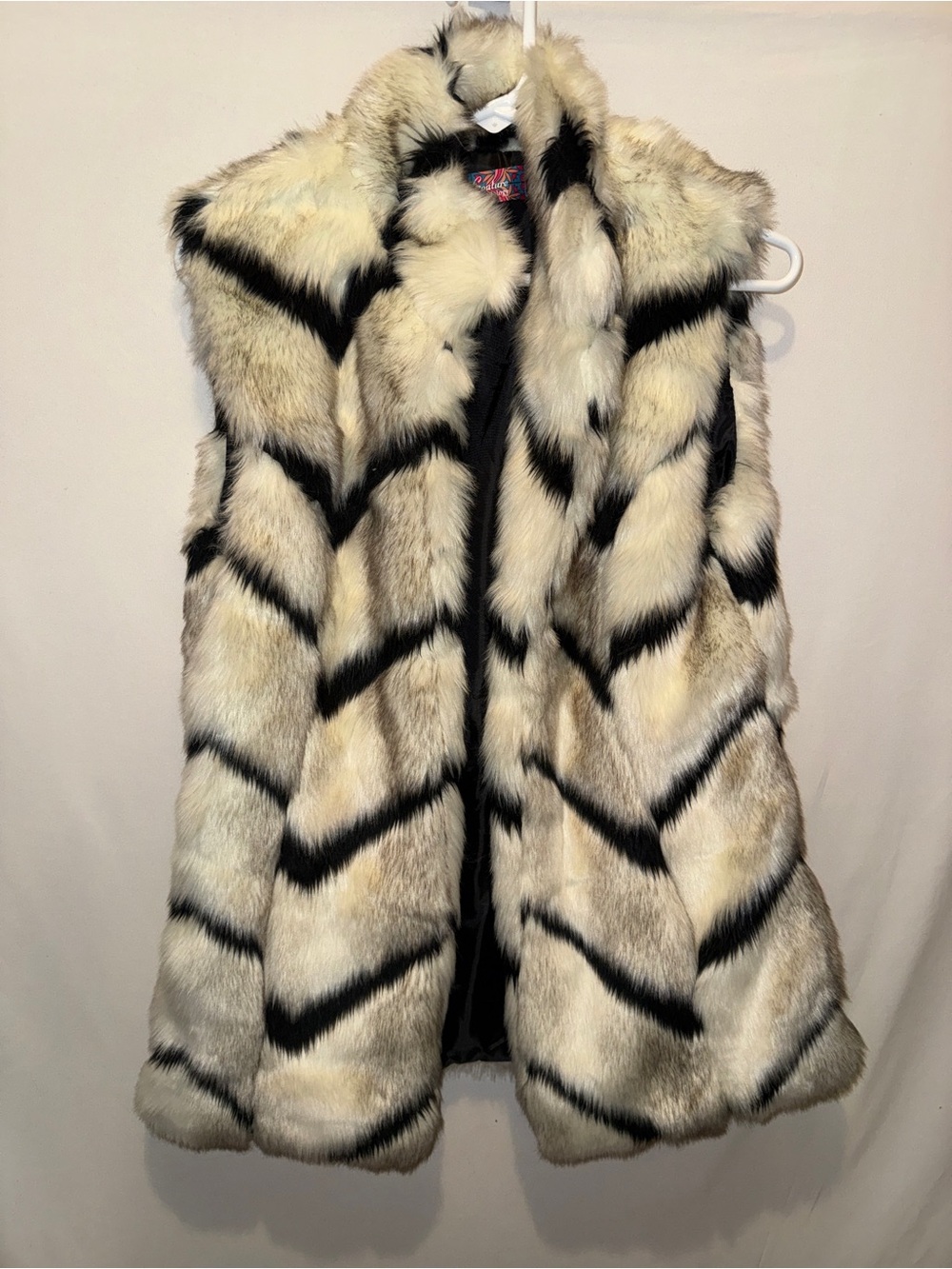 Selfie Couture Faux Fur Vest
- Cream & Black size Small